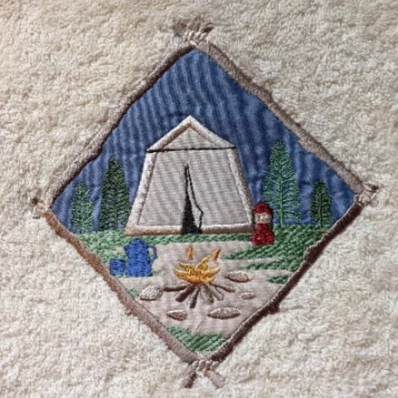 2 Embroidered Bath Towels - Picture 4 of 4